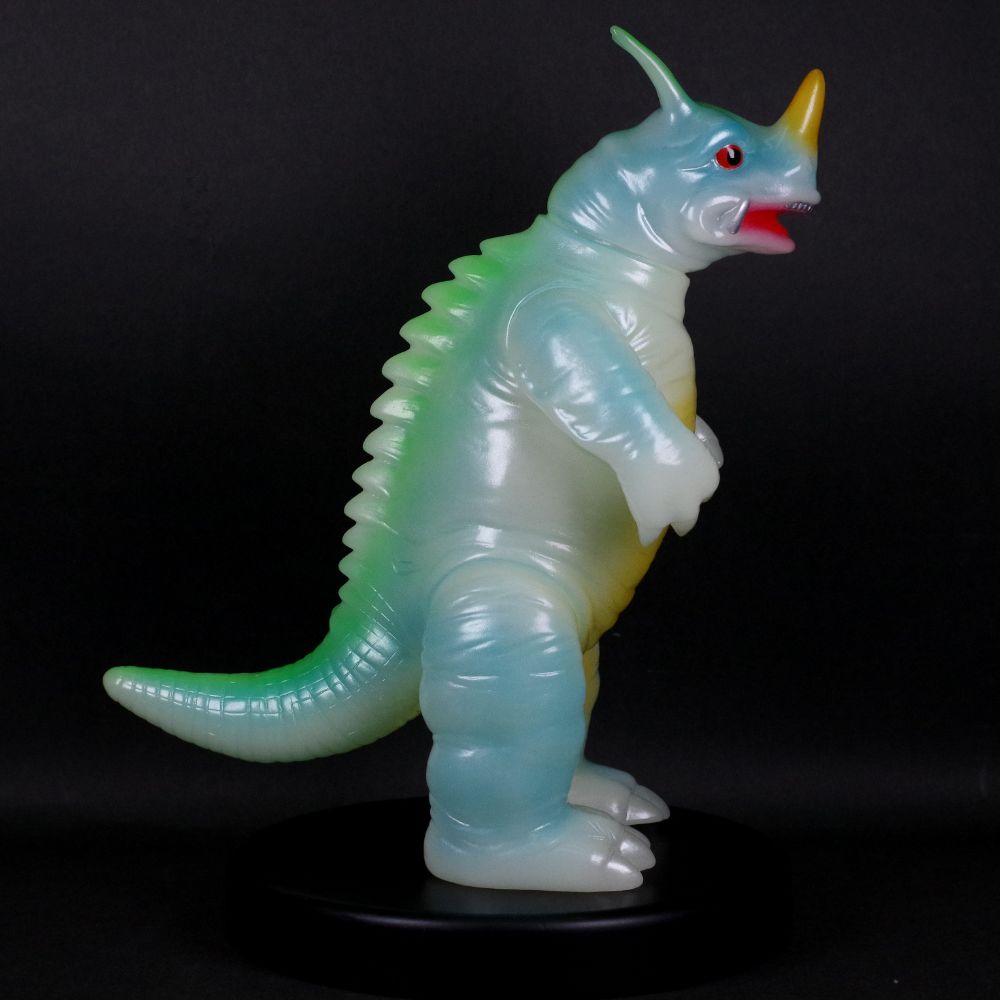 【とちゃんぺ】ブルマァク 透明怪獣ネロンガ 蓄光ブルー とちゃんぺ】ブルマァク 透明怪獣ネロンガ 蓄光ブルー とちゃん