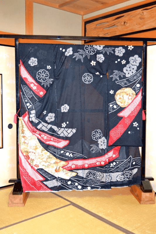 ※店舗改装・在庫一掃売り尽くし！京友禅手描き美術本加工特撰振袖☆「工芸ねじり梅」日本図案家協会会員優秀図(10010900) 店舗改装・在庫一掃売り尽くし！京友禅工芸染振袖☆純古典松竹梅吉祥