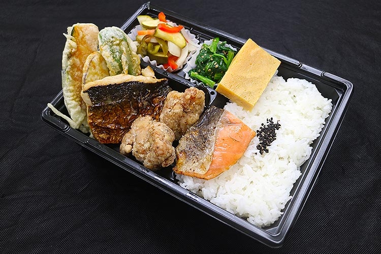 ���Ȼ��ξƵ�������Grilled salmon and mackerel, Bento