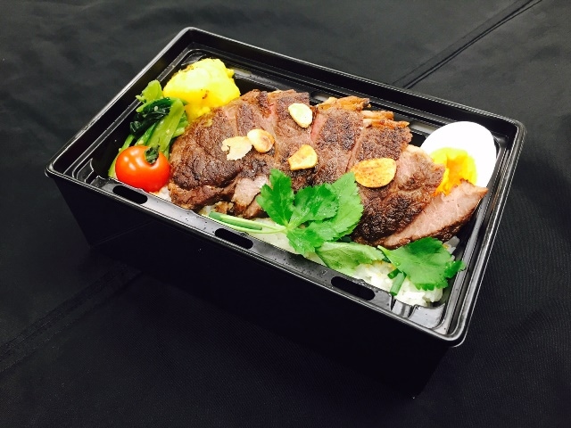 �ϥ顼�륹�ơ����š�Halal Steak bowl of rice Bento