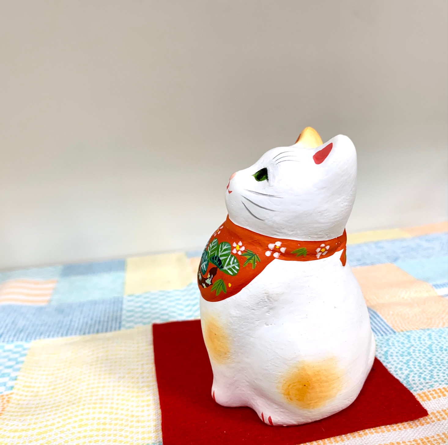 ★お取り寄せ★土人形招き猫・半月まえかけちゃん