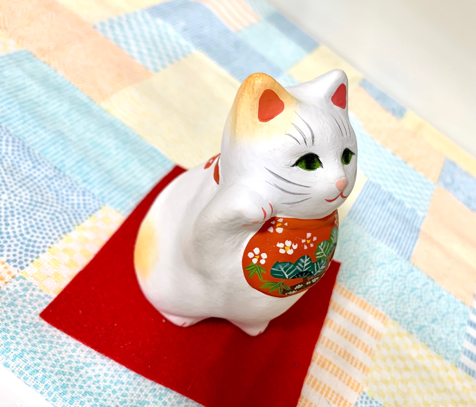 ★お取り寄せ★土人形招き猫・半月まえかけちゃん