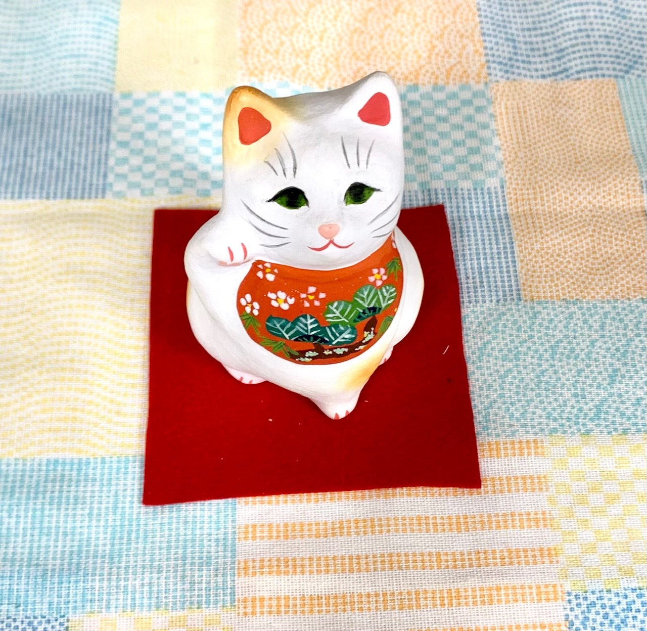 ★お取り寄せ★土人形招き猫・半月まえかけちゃん
