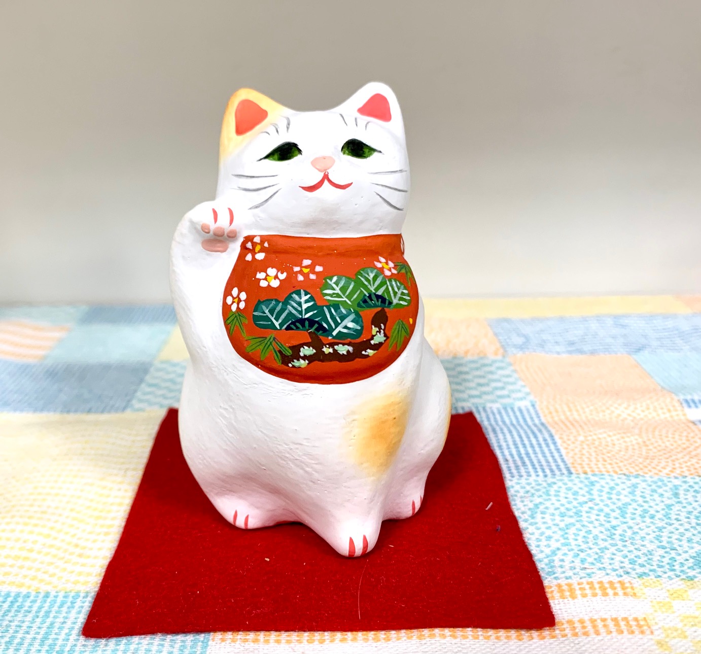 ★お取り寄せ★土人形招き猫・半月まえかけちゃん