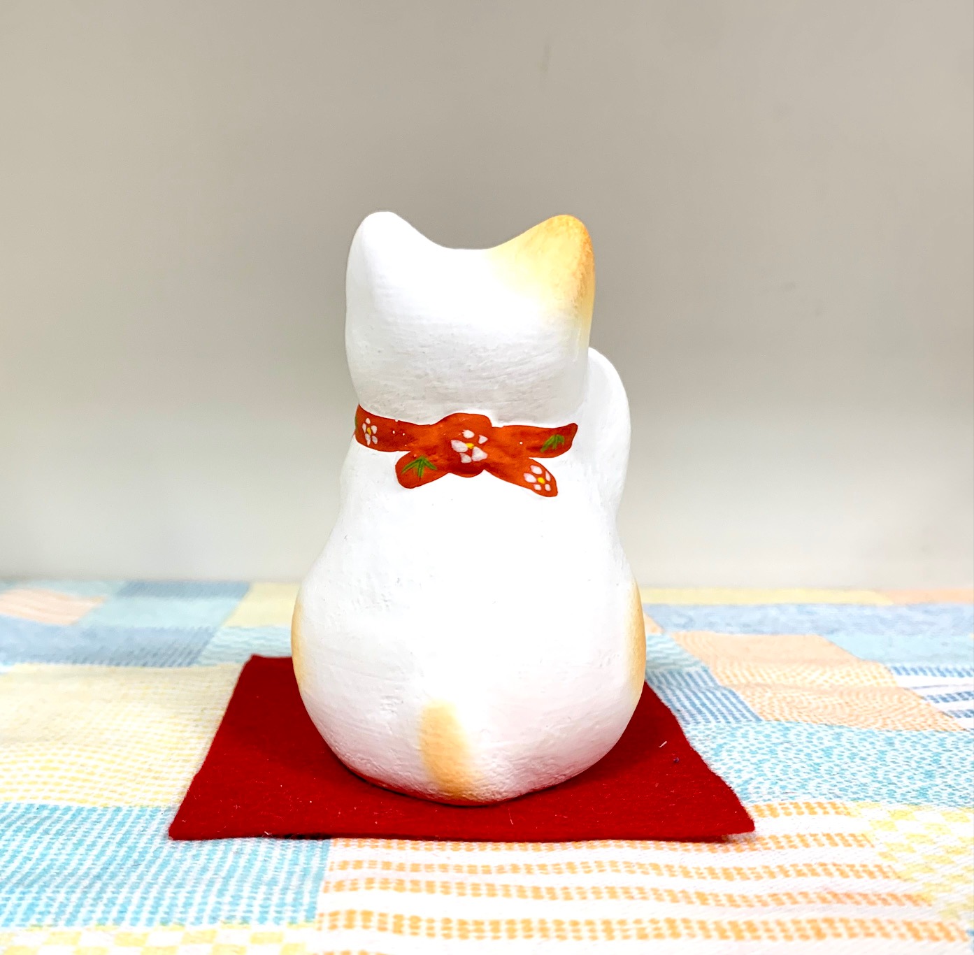 ★お取り寄せ★土人形招き猫・半月まえかけちゃん
