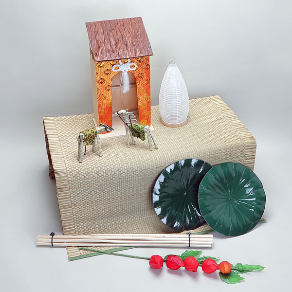 初盆 新盆 お盆 お盆のセットb 初盆 新盆 お盆用のセット 提灯新棚ミニ付き 初盆 新盆 牛 馬 ハス 鬼灯 ホオズキ ゴザ ござ 初盆用提灯 精霊堂 お仏壇 仏具の浜屋 21年分 倉庫品 初盆セット お仏壇の浜屋オンラインショップ