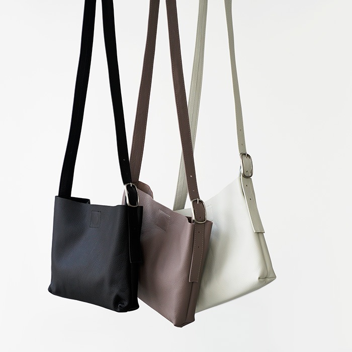 ATELIER 4.5 アトリエ 4.5 レザー ショルダー バッグ A-006