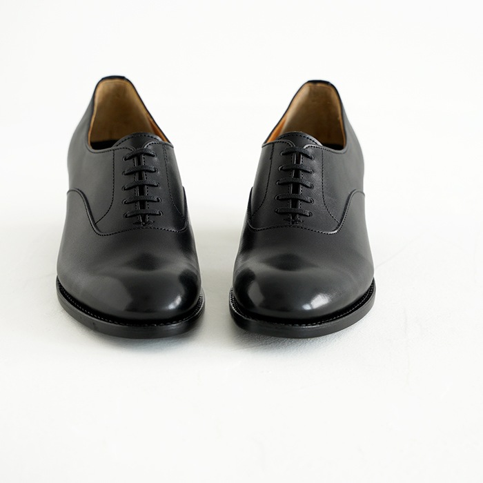 plus by chausser プリュス バイ ショセ レースアップ パンプス