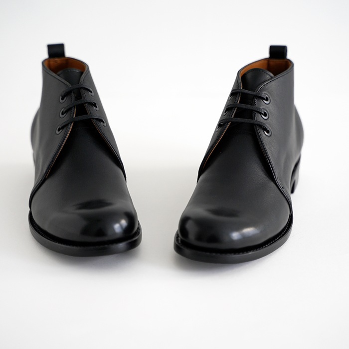 美品✨plus by chausser プリュスバイ ショセ チャッカブーツ 黒 plus by chausser プリュス バイ ショセ ショートブーツ PC-5052