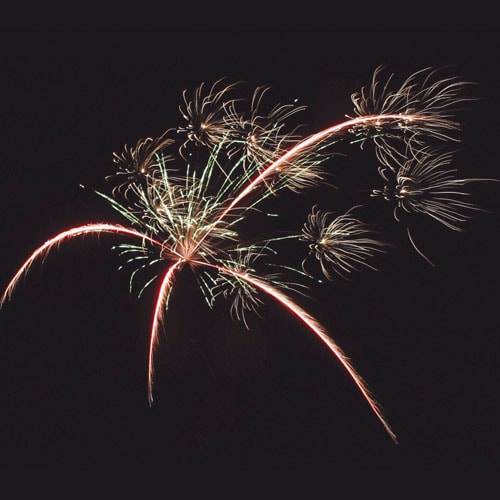 夜桜（やおう）（打ち上げ） | 打ち上げ花火 | eはなびやさん│圧倒的