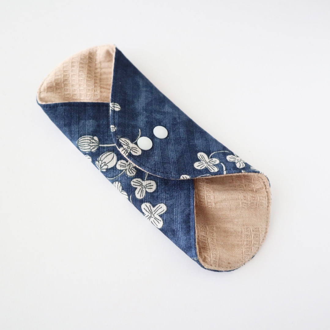 あたため布 [Ｍサイズ／クローバー／ネイビー]