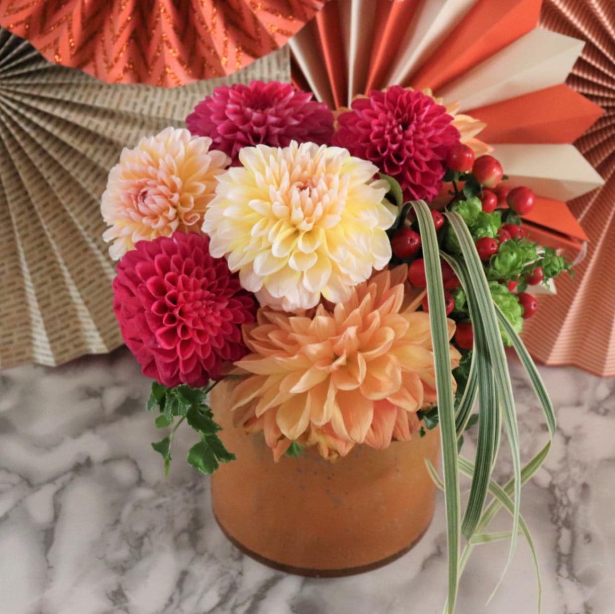 ダリア（感謝） ダリア（感謝） ダリアの花言葉｜色別や誕生花、名前の由来 |