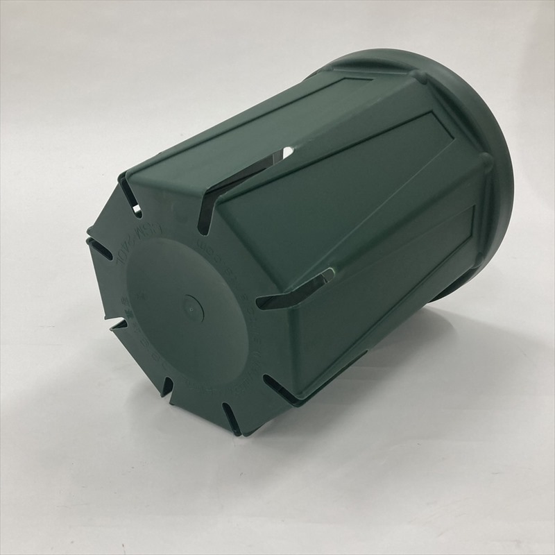 根詰まりしにくい！一回り大きな鉢植えには、スリット鉢 8号ロング