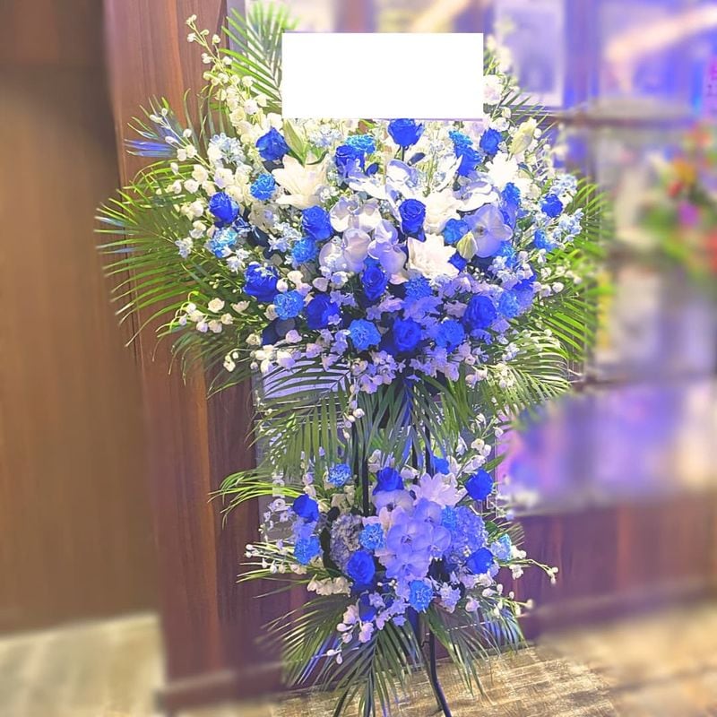 商品サムネイル: とても喜ばれる圧倒的存在感のスタンド花二段　80000円