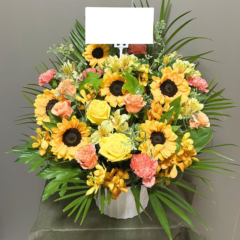 商品サムネイル: 【夏限定！8/31まで】ひまわり入りアレンジメント花　12000円