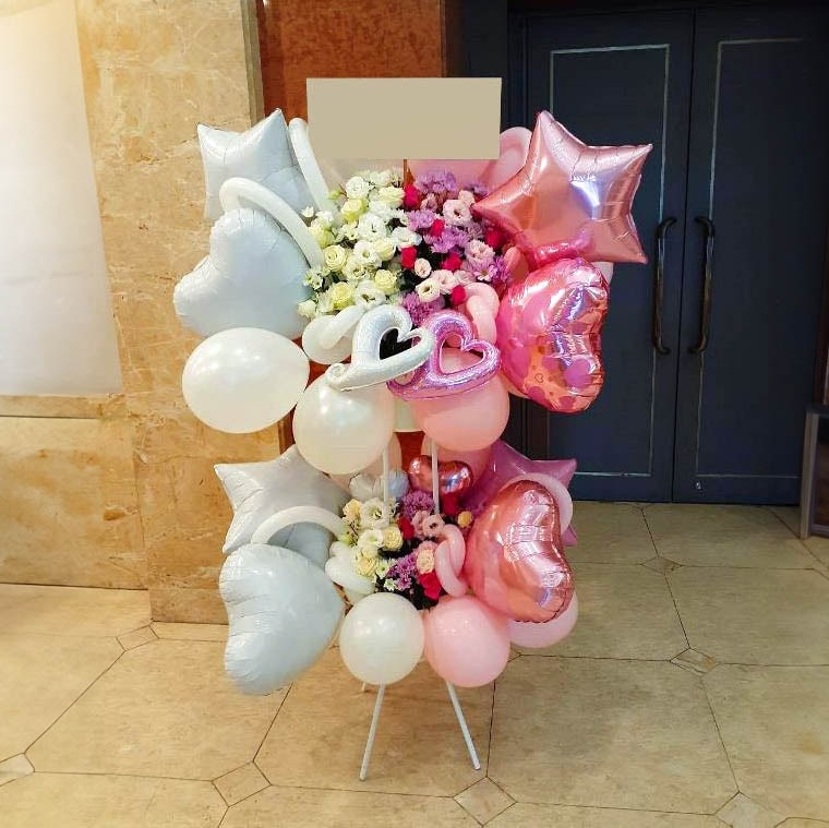 商品サムネイル: 【左・右】ハーフ＆ハーフ　お祝いバルーンスタンド花二段　40000円