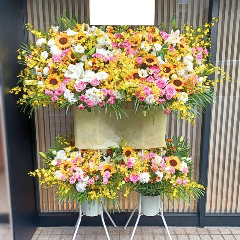商品サムネイル: 【2基連結】フラワーオブジェスタンド花　60000円