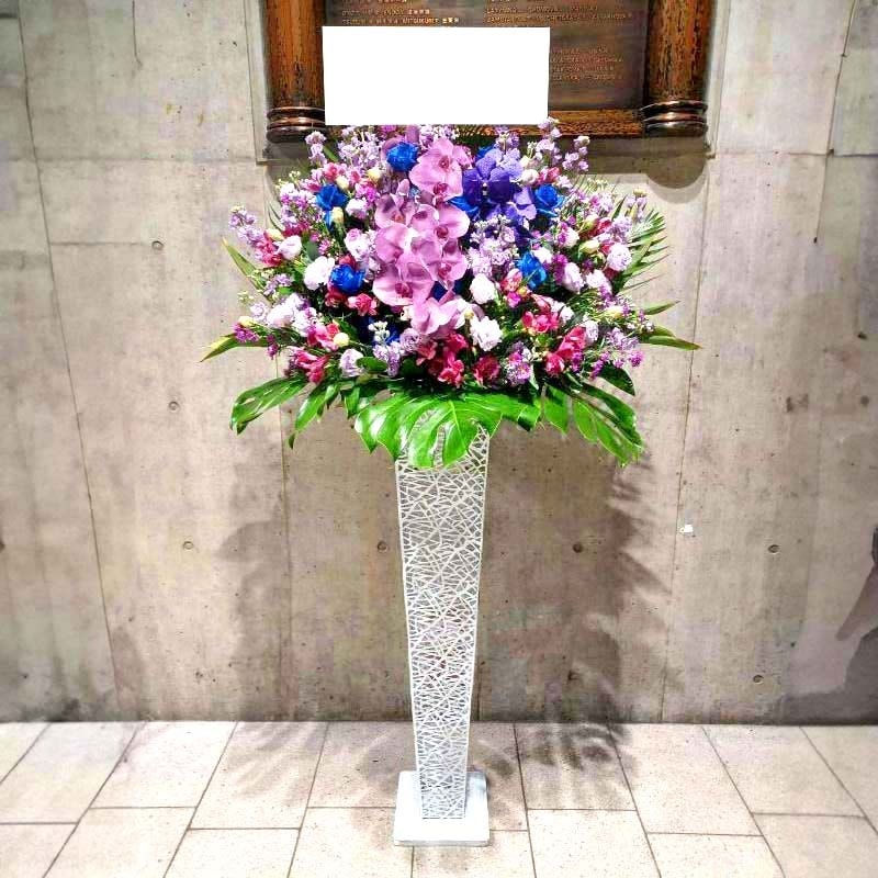 商品サムネイル: 【青バラ入り】お祝いスタンド花1段　35000円