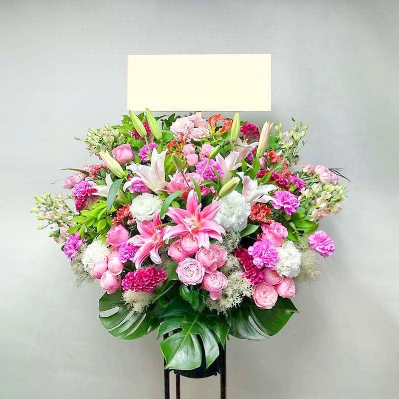 商品サムネイル: 【ピンクバラ入り】お祝いスタンド花1段　30000円