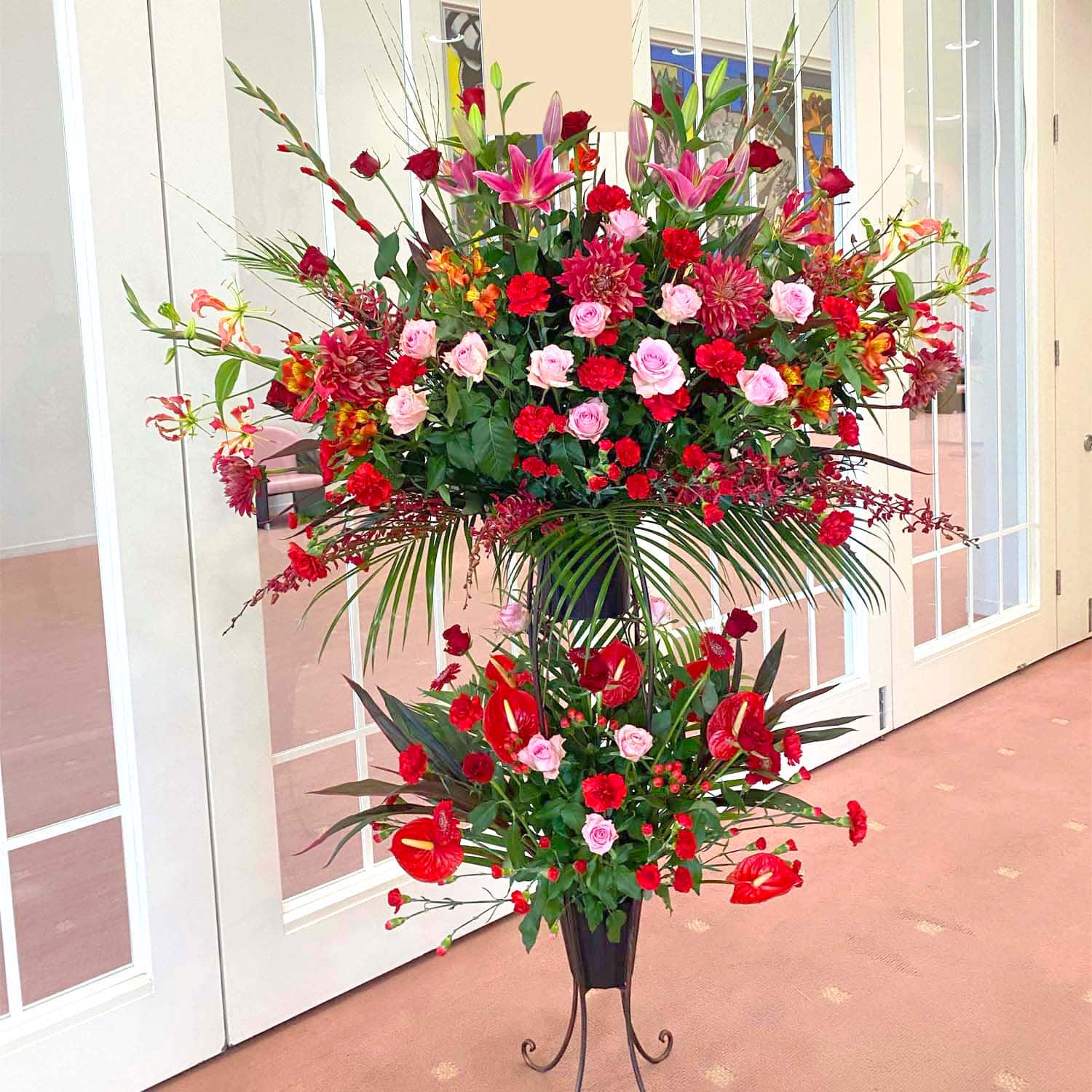 ピンクバラ入り】お祝いスタンド花2段 30000円 | スタンド花 | 【花助