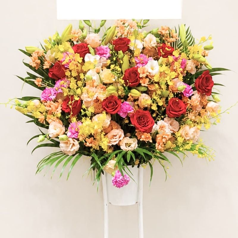 商品サムネイル: 【赤バラ入り】お祝いスタンド花1段　30000円