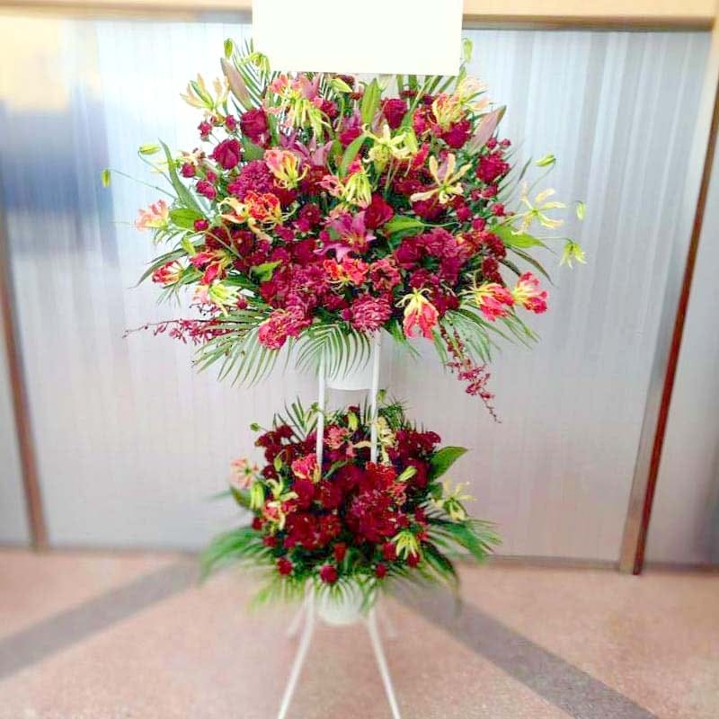 赤バラ入り】お祝いスタンド花2段 35000円 | 結婚式祝い | 【花助】祝