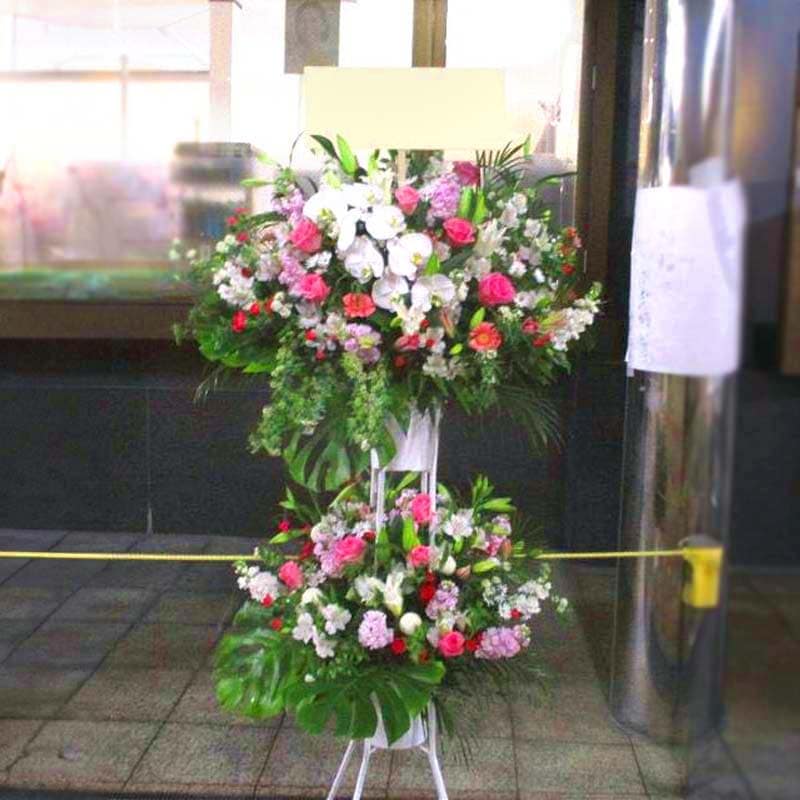 商品サムネイル: 胡蝶蘭入りスタンド花2段　35000円