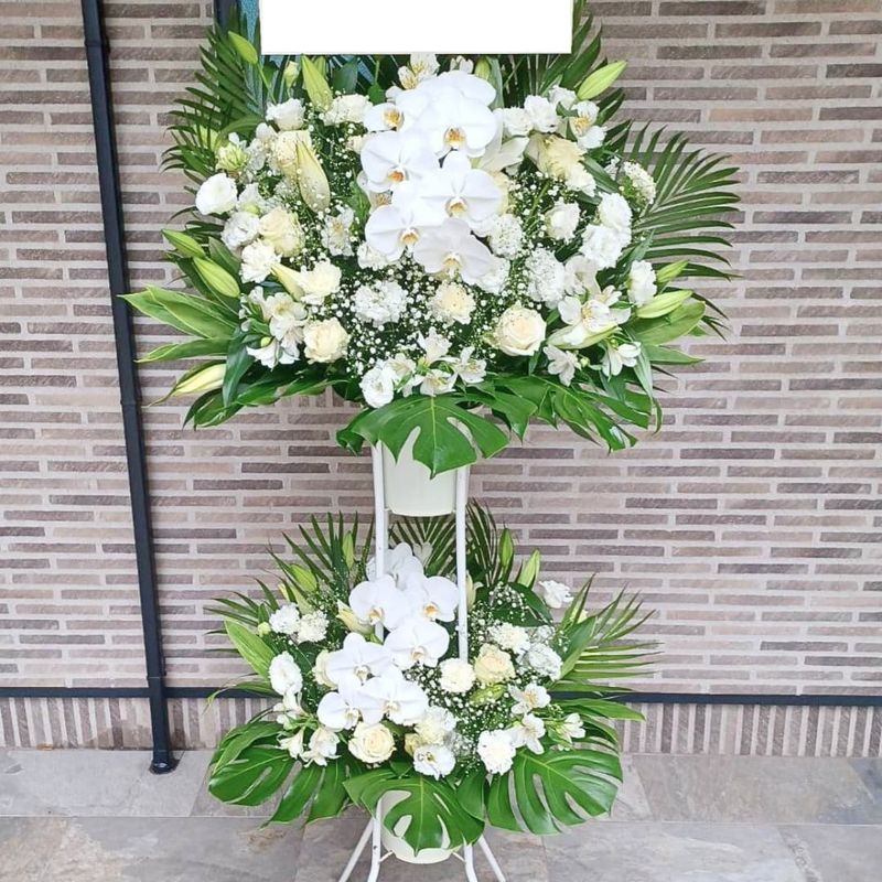 商品サムネイル: 【胡蝶蘭入り】スタンド花2段　45000円