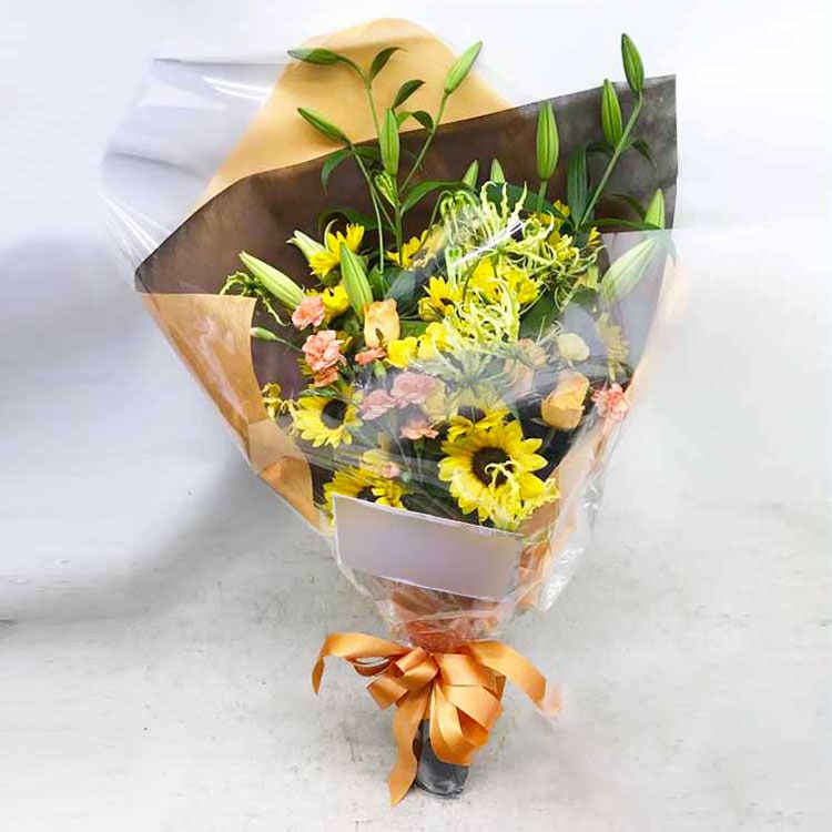 商品サムネイル: 【夏限定！8/31まで】季節限定 ひまわり入り花束　10000円