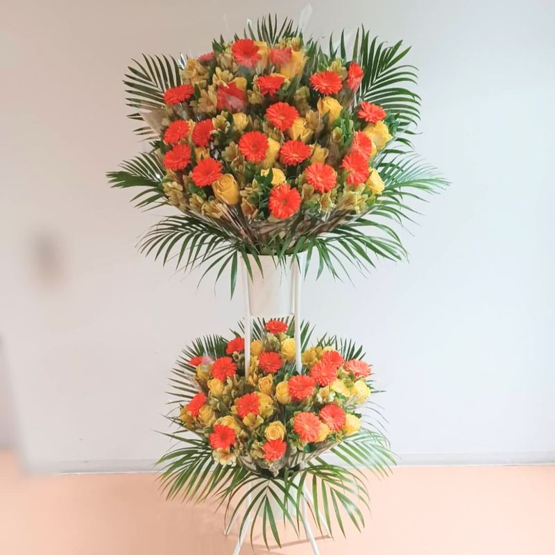 商品サムネイル: 〝感謝の気持ちを手渡しで伝える″ 分けて配れる ブーケスタンド花2段 【35束】 45000円