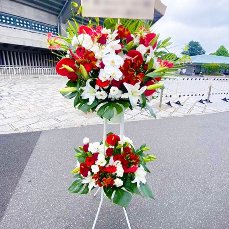 商品サムネイル: 【期間限定】クリスマスカラー スタンド花 2段　30000円