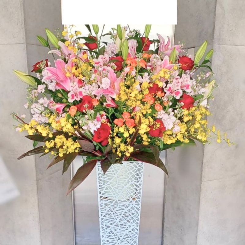 商品サムネイル: 【赤バラ入り】お祝いスタンド花1段　35000円