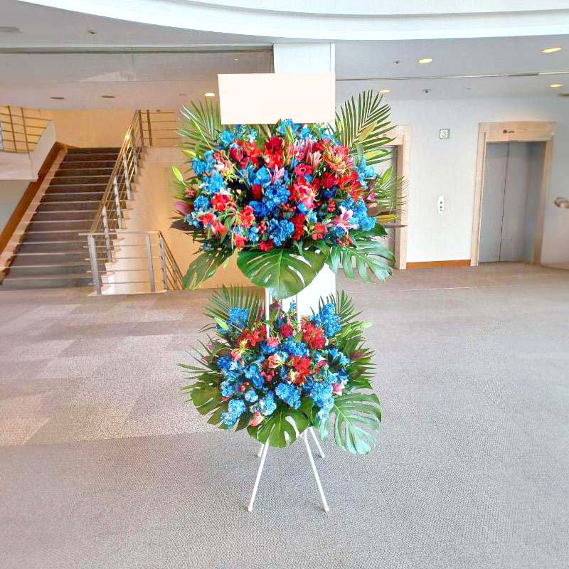 商品サムネイル: 【赤バラ入り】お祝いスタンド花2段　40000円