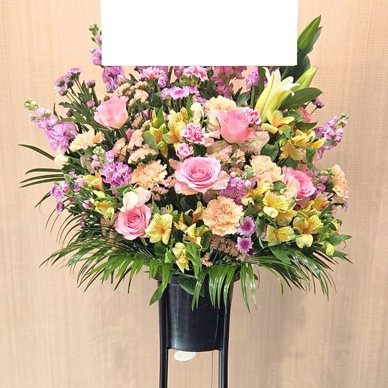 商品サムネイル: 【ピンクバラ入り】お祝いスタンド花1段　25000円