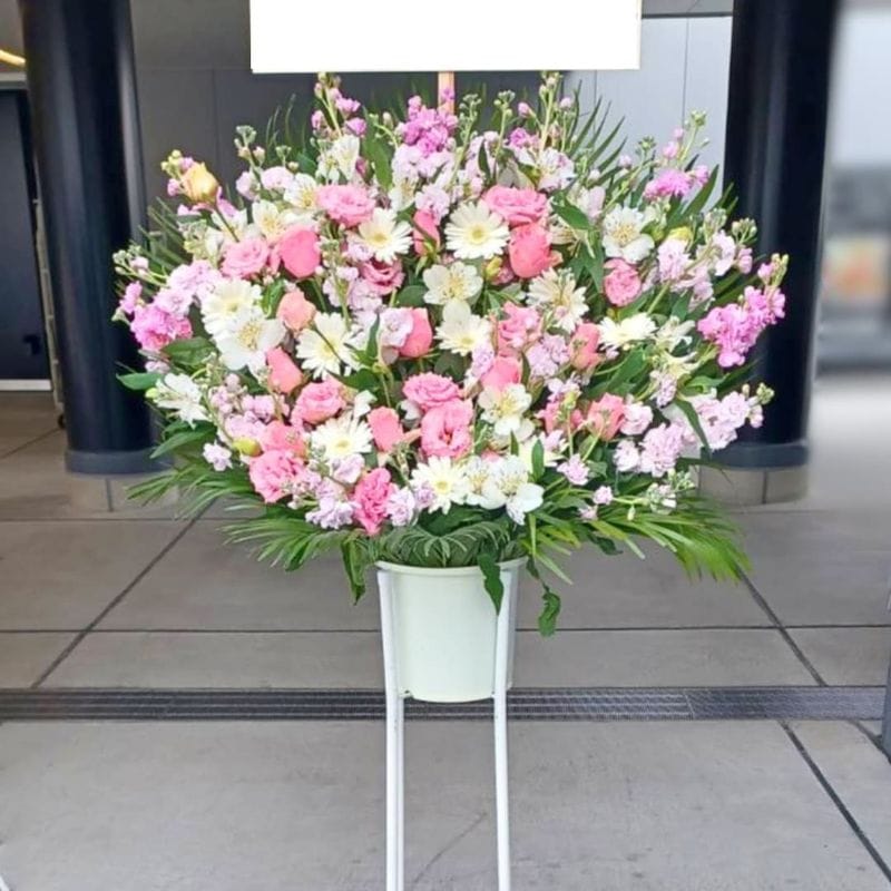 商品サムネイル: 【ピンクバラ入り】お祝いスタンド花1段　35000円