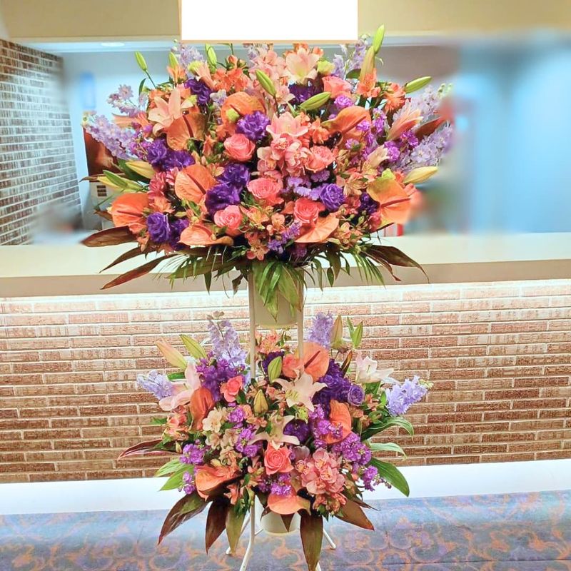 商品サムネイル: 【ピンクバラ入り】お祝いスタンド花2段　45000円