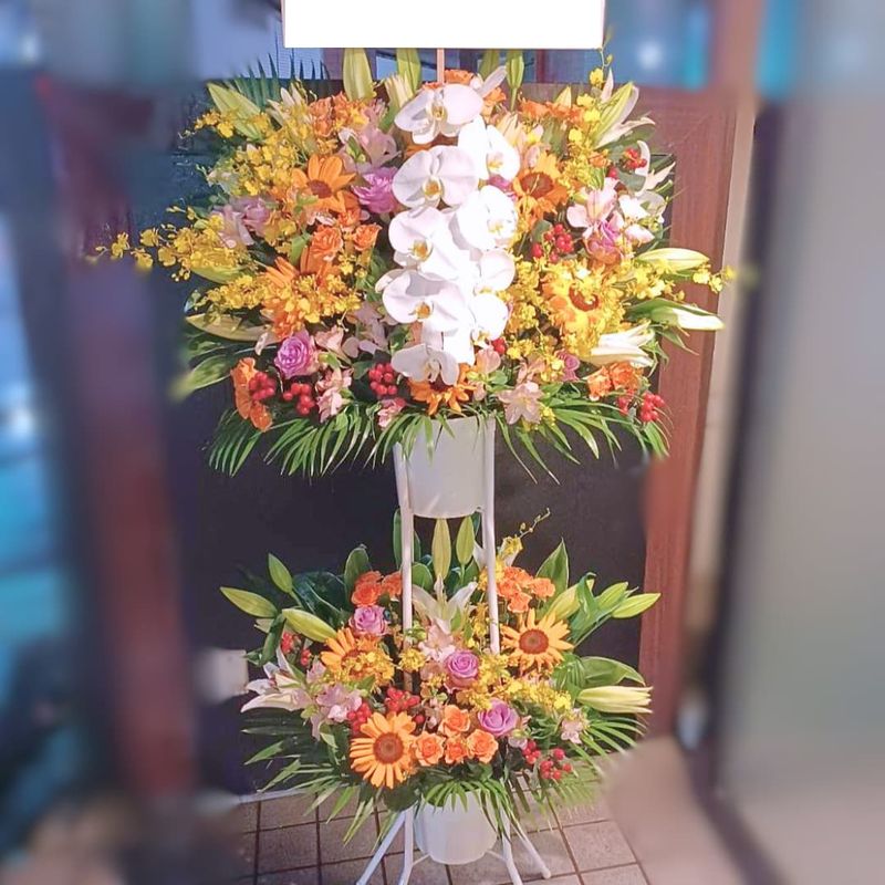 商品サムネイル: 【ピンクバラ入り】お祝いスタンド花2段　50000円