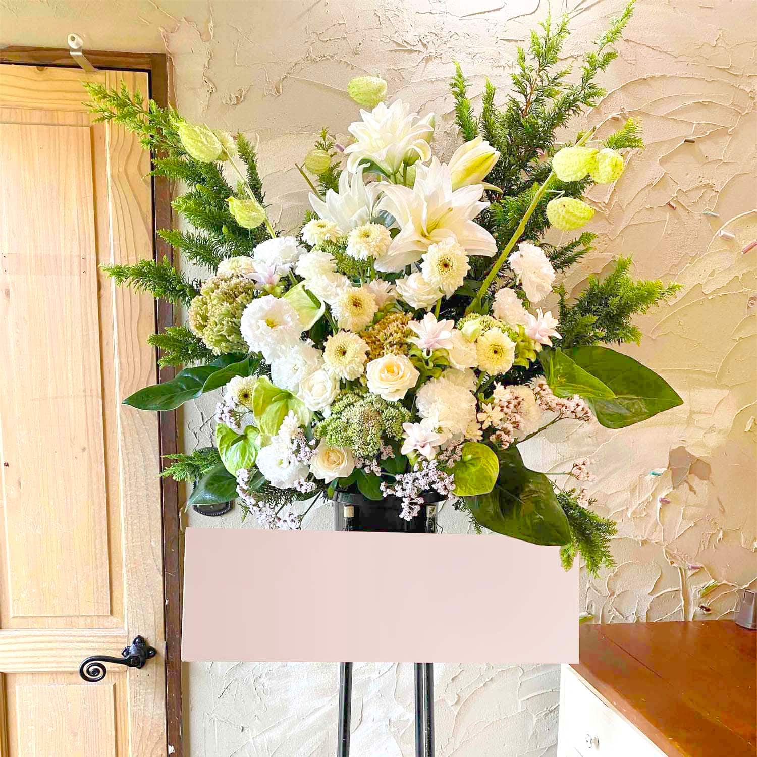 白バラ入り】お祝いスタンド花1段 35000円 | 結婚式祝い | 【花助】祝