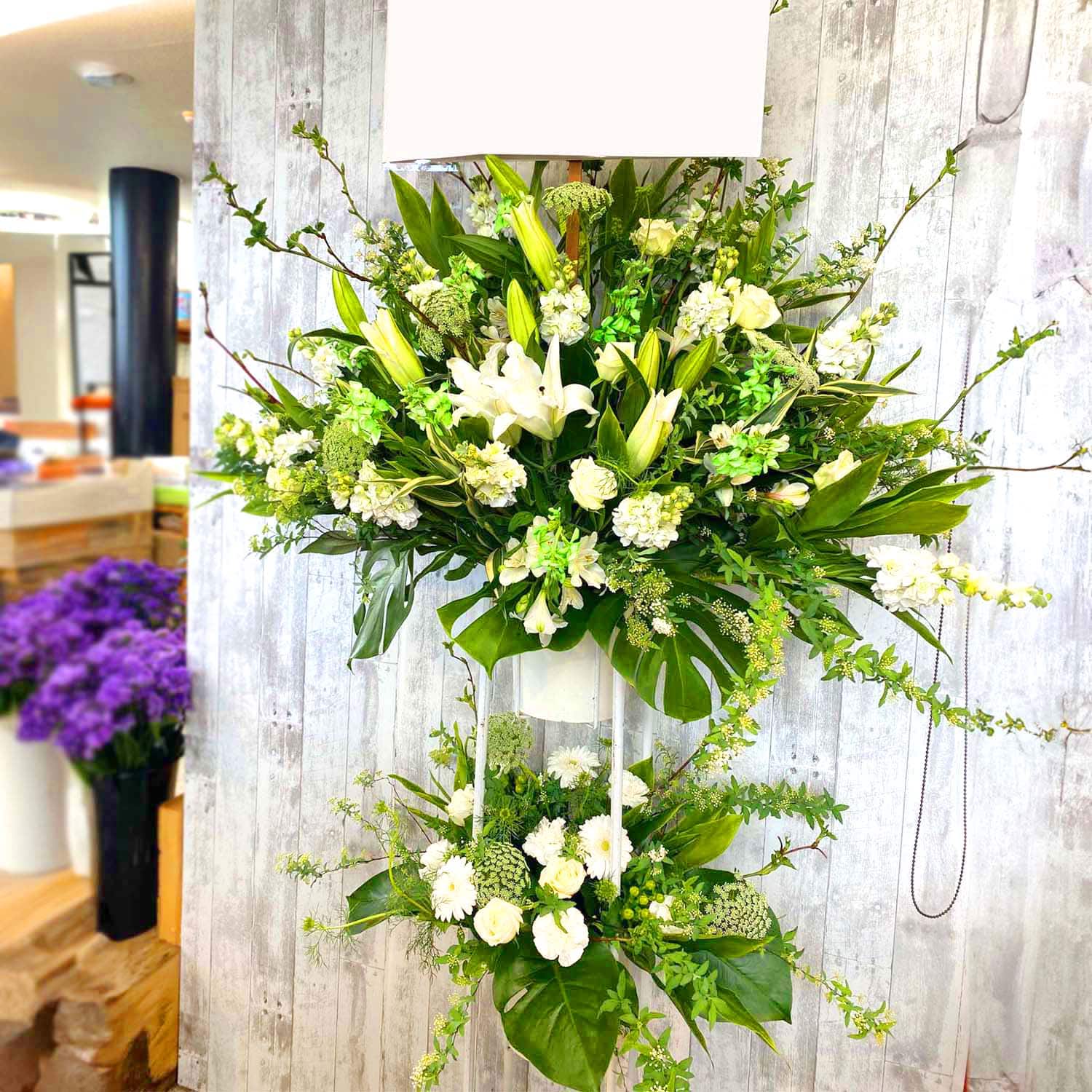 白バラ入り】お祝いスタンド花2段 40000円 | 2段 | 【花助】祝花・厳選