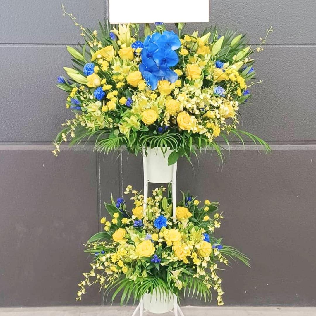 黄色バラ入り】お祝いスタンド花2段 35000円 | スタンド花 | 【花助