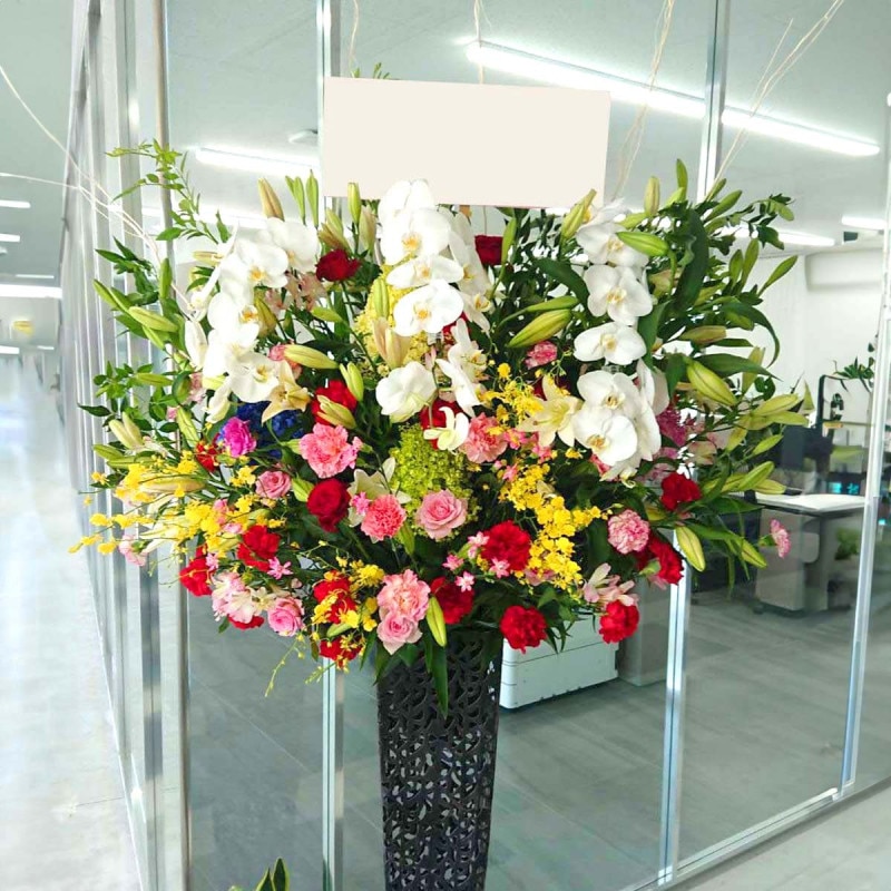 商品サムネイル: 胡蝶蘭入りスタンド花1段　35000円