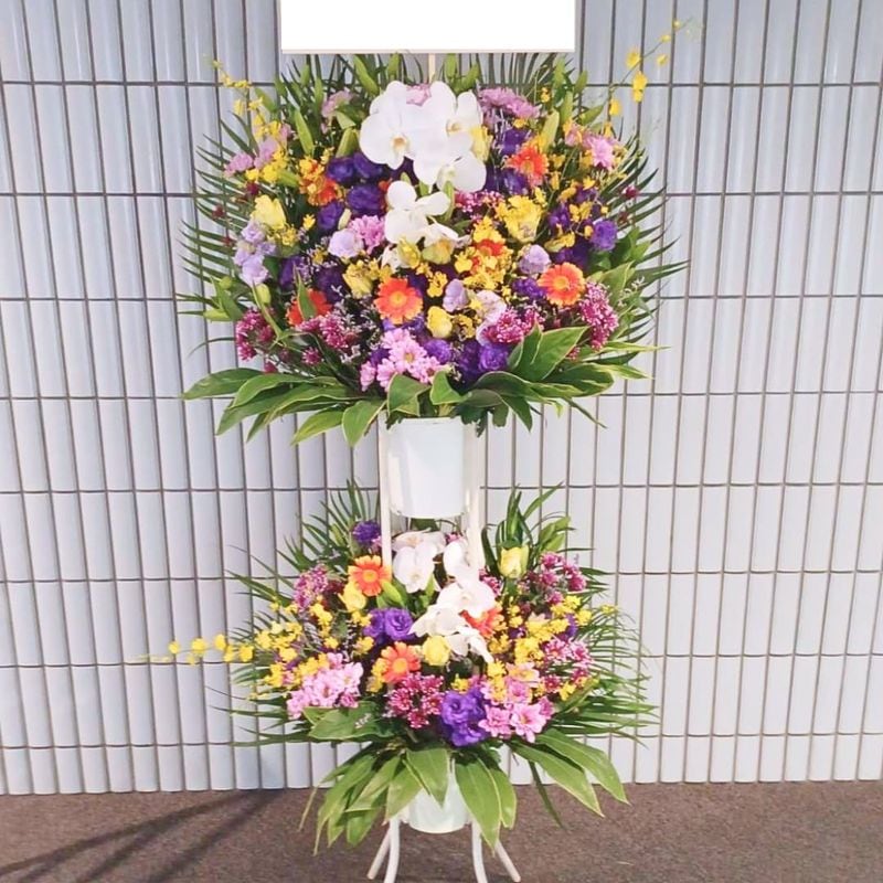 商品サムネイル: 【胡蝶蘭入り】スタンド花2段　40000円