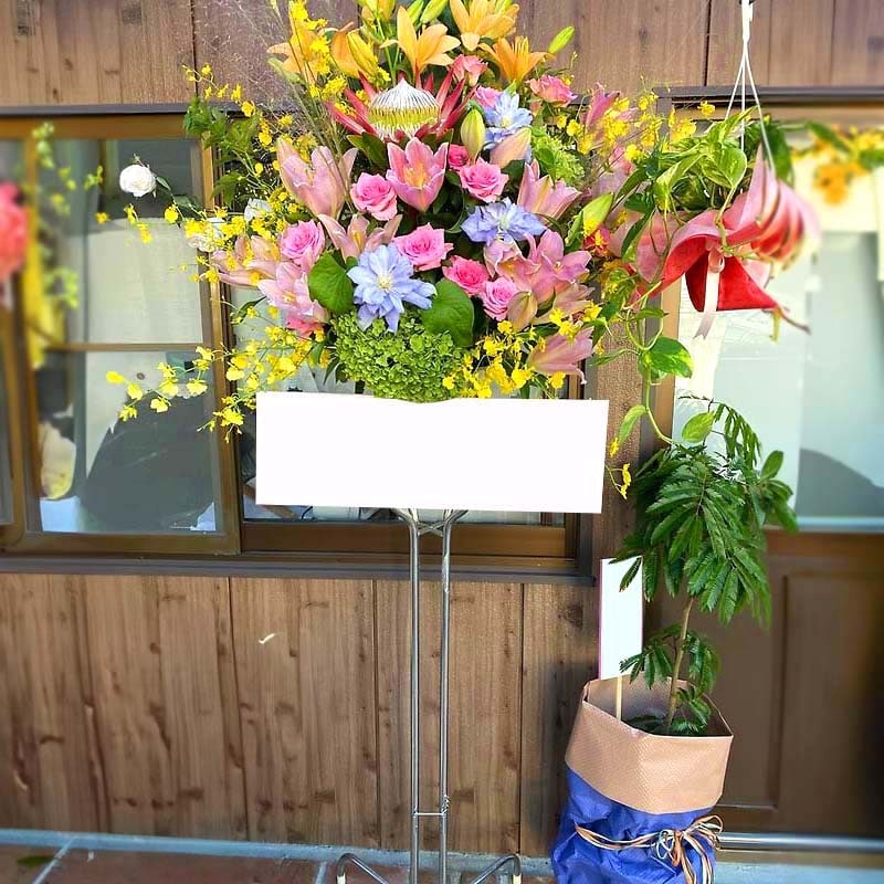 商品サムネイル: ユリ入りスタンド花1段　35000円