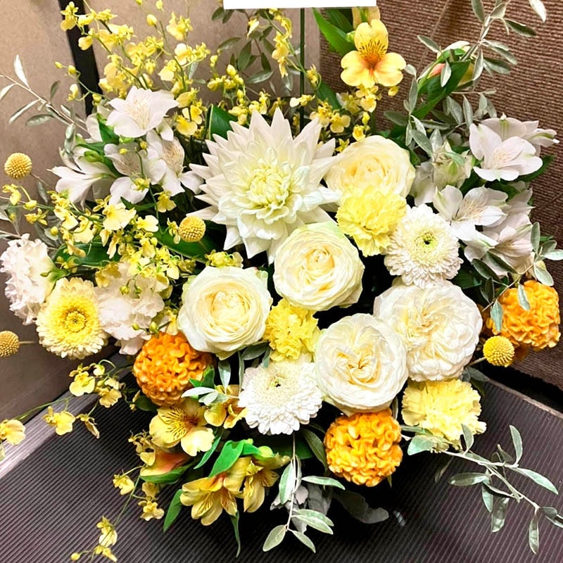 白バラ入り】お祝いアレンジメント花 25000円 | すべての商品 | 【花助