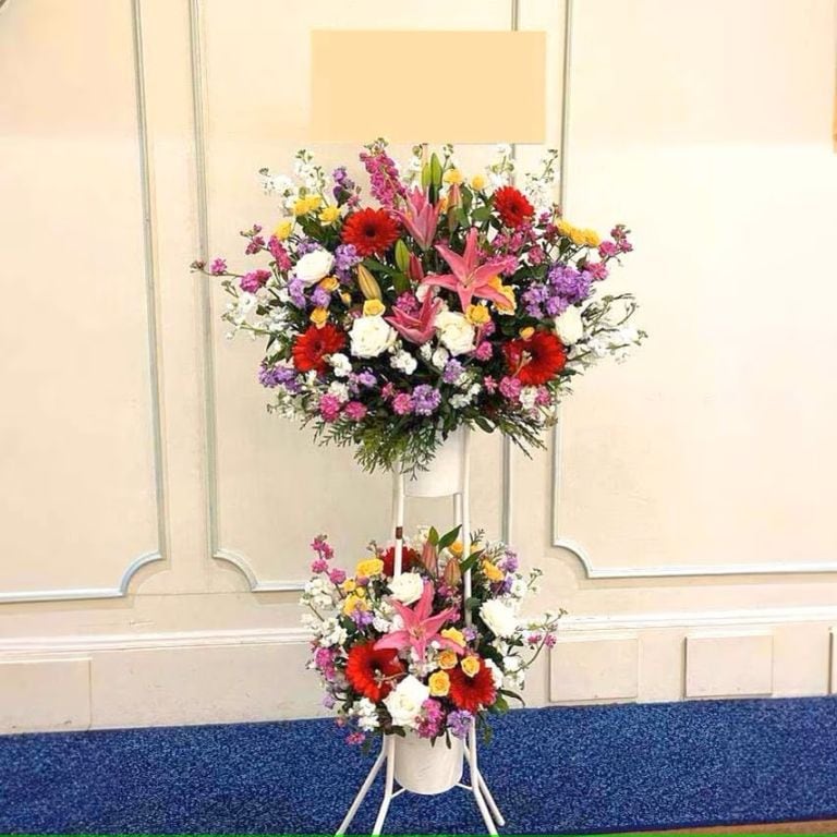 商品サムネイル: 【GOLVI HOUSE 様宛】お祝いスタンド花二段　30000円