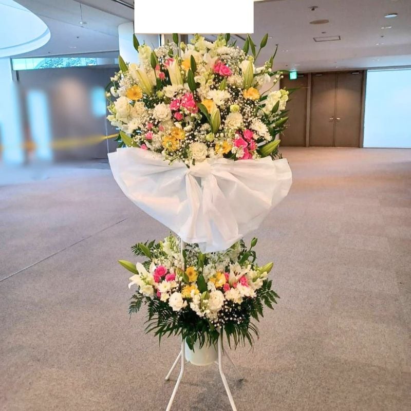 商品サムネイル: 【ショートリボン】スタンド花2段  35000円