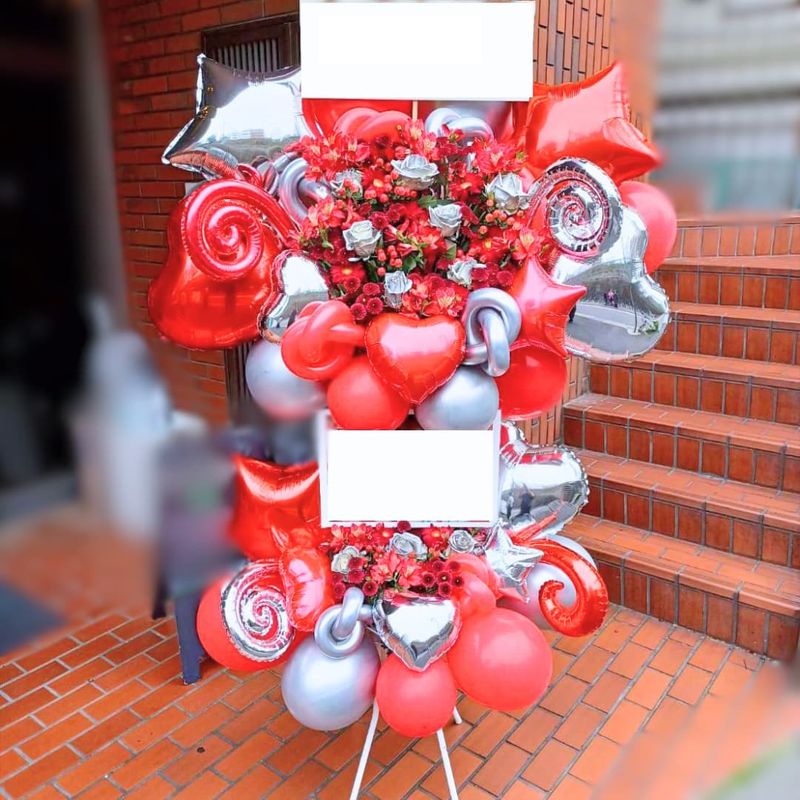 商品サムネイル: 【セレクトカラーシリーズ】【深紅が映えるシルバーデザイン】バルーンスタンド花2段　45,000円