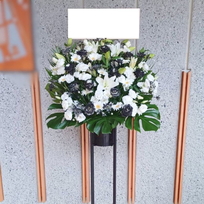 商品サムネイル: 【セレクトカラーシリーズ】【シックなモノトーンデザイン】スタンド花1段　35,000円