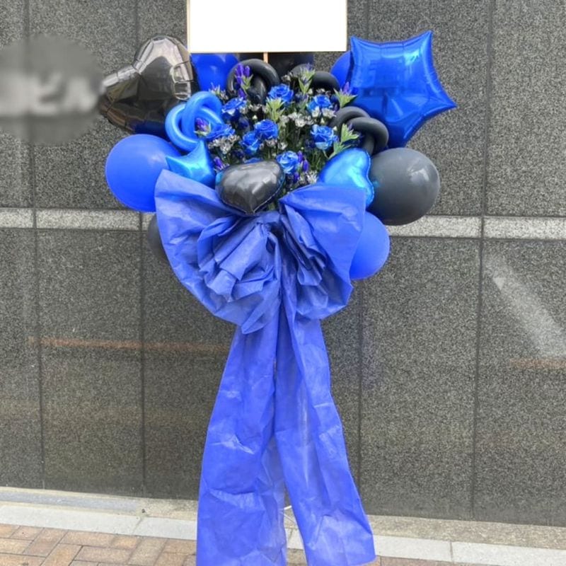 商品サムネイル: 【セレクトカラーシリーズ】【静寂を彩る青リボン】バルーンスタンド花1段　40,000円