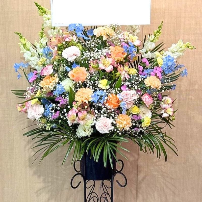 商品サムネイル: とても喜ばれる圧倒的存在感のスタンド花一段　23000円